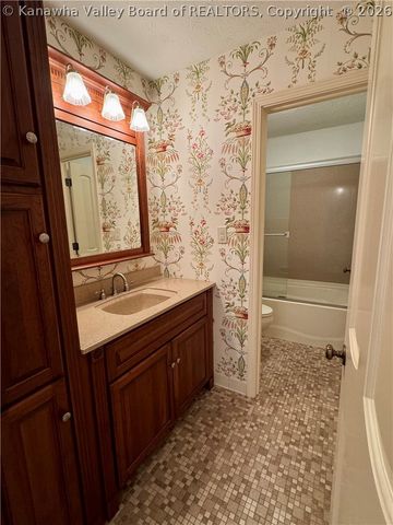 830 Lower Chester Road, Charleston, WV 25302
