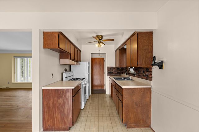 3233 Grange Road, Trenton, MI 48183