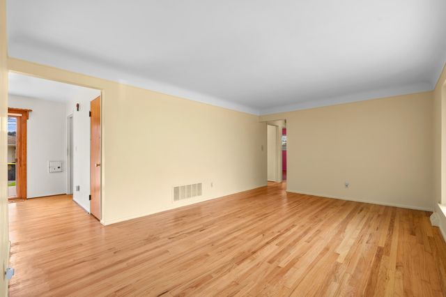 3233 Grange Road, Trenton, MI 48183