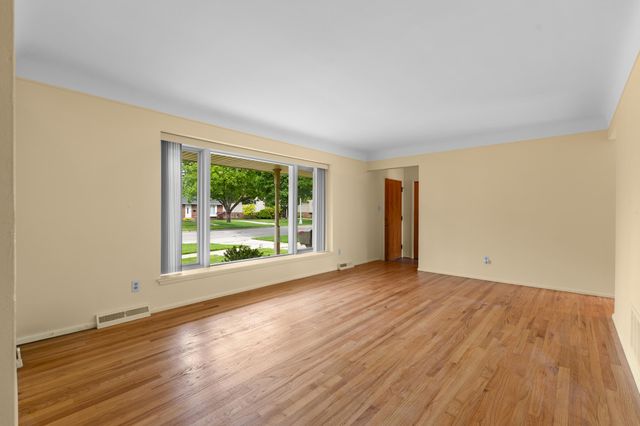 3233 Grange Road, Trenton, MI 48183