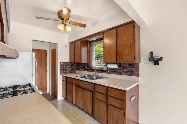 3233 Grange Road, Trenton, MI 48183