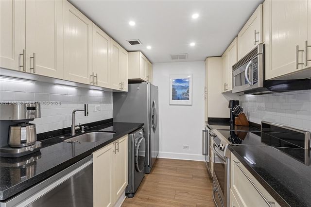 2451 Brickell Ave PHL, Miami, FL 33129