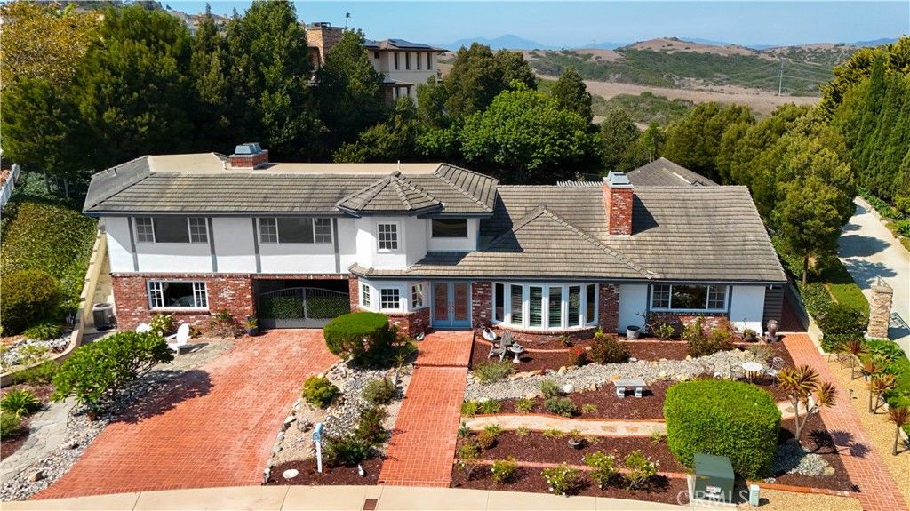 Image 1 of property listing at 880 Avenida Acapulco, San Clemente, CA 92672