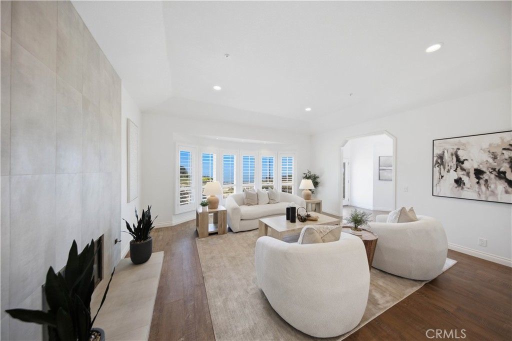 Image 14 of property listing at 880 Avenida Acapulco, San Clemente, CA 92672