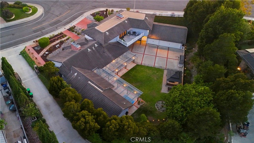 Image 5 of property listing at 880 Avenida Acapulco, San Clemente, CA 92672