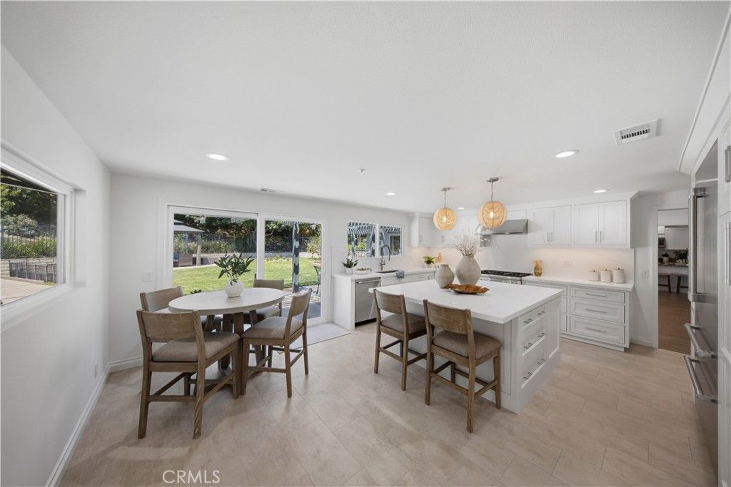 Image 7 of property listing at 880 Avenida Acapulco, San Clemente, CA 92672