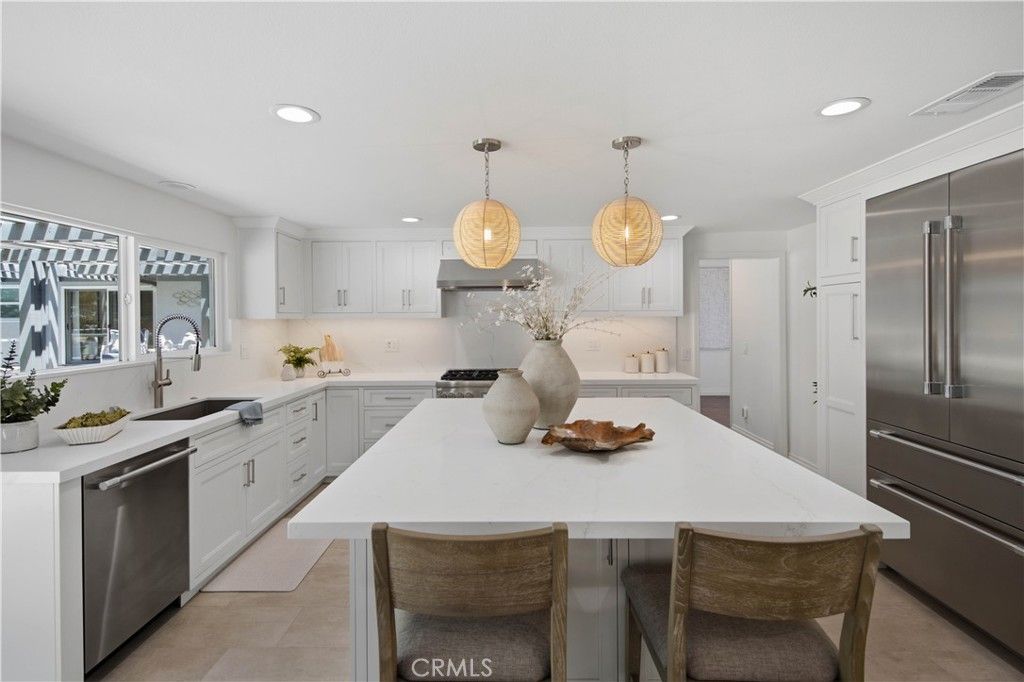 Image 8 of property listing at 880 Avenida Acapulco, San Clemente, CA 92672
