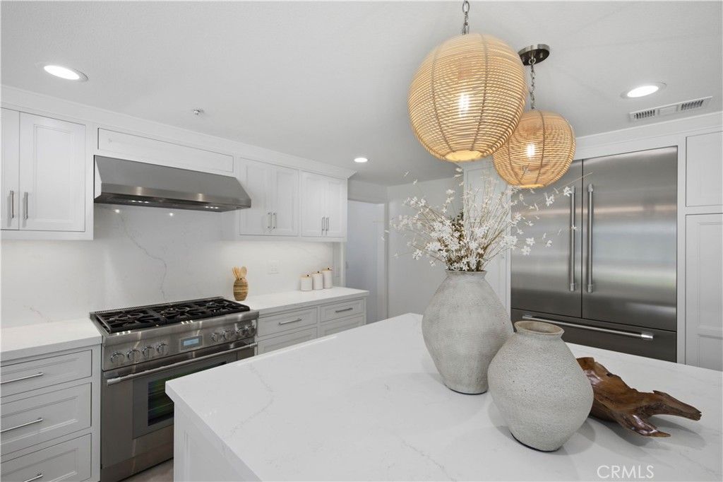 Image 9 of property listing at 880 Avenida Acapulco, San Clemente, CA 92672