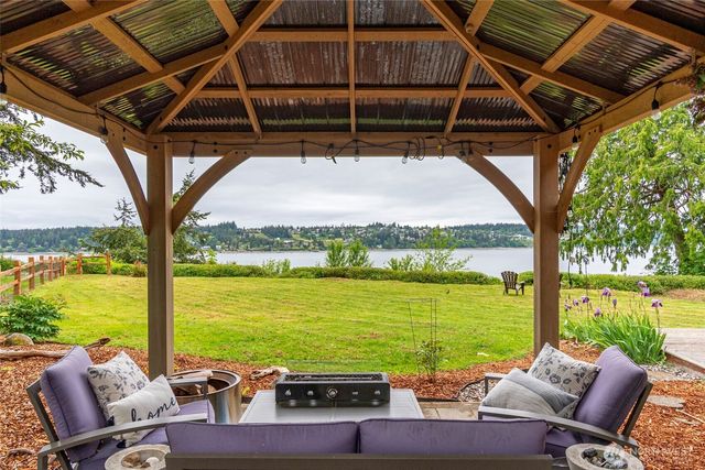 5222 East Harbor Road, Freeland, WA 98249