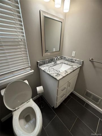 3046 Camden Drive, Troy, MI 48084