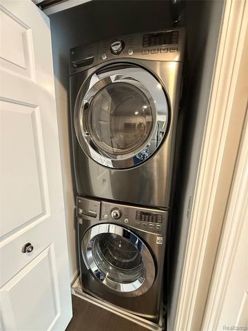 3046 Camden Drive, Troy, MI 48084