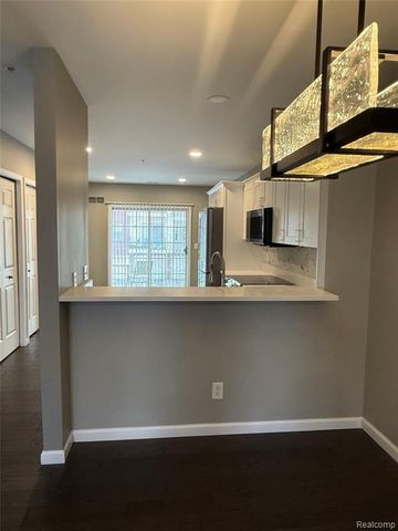 3046 Camden Drive, Troy, MI 48084