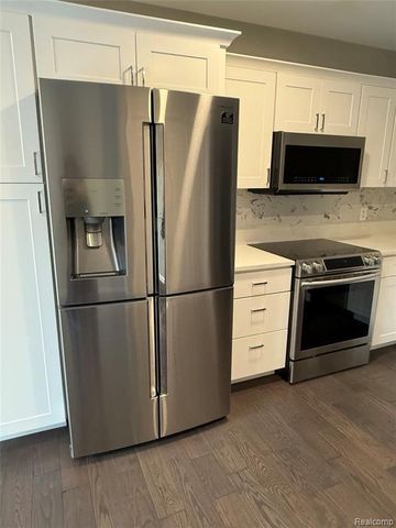 3046 Camden Drive, Troy, MI 48084