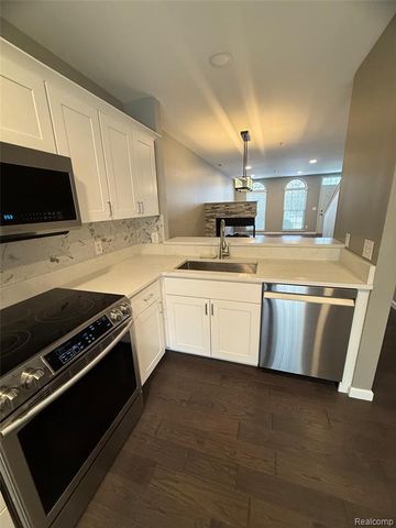 3046 Camden Drive, Troy, MI 48084