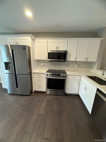 3046 Camden Drive, Troy, MI 48084