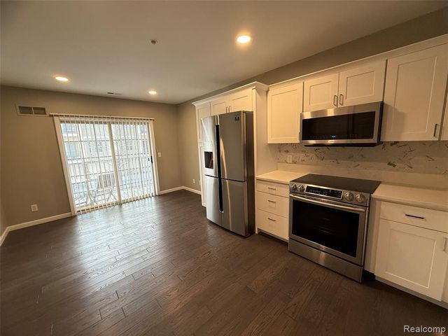 3046 Camden Drive, Troy, MI 48084