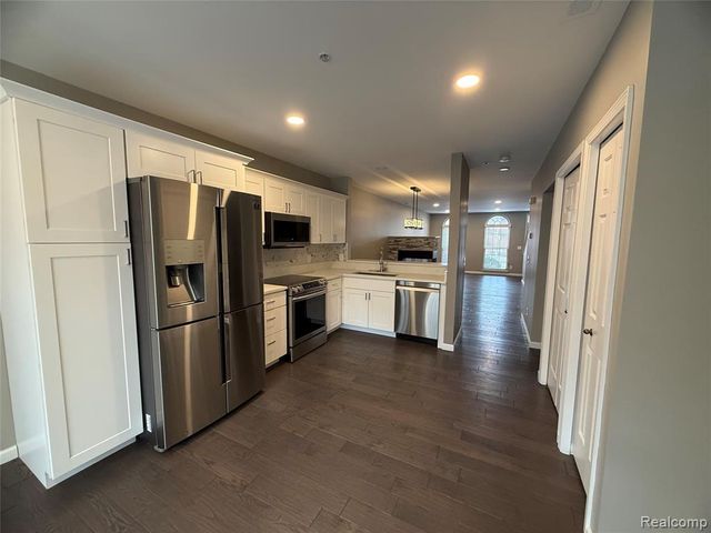 3046 Camden Drive, Troy, MI 48084