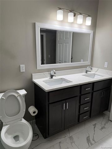 3046 Camden Drive, Troy, MI 48084