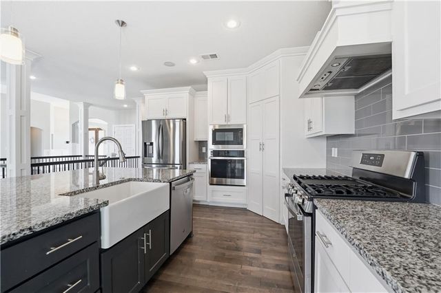 11300 N Michigan Avenue, Kansas City, MO 64155