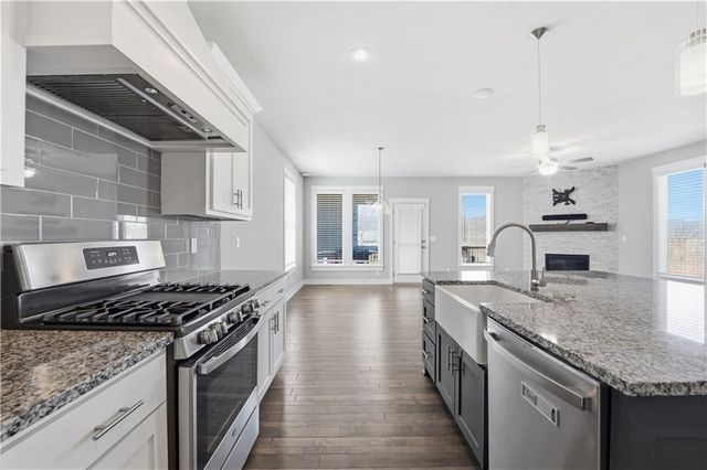 11300 N Michigan Avenue, Kansas City, MO 64155