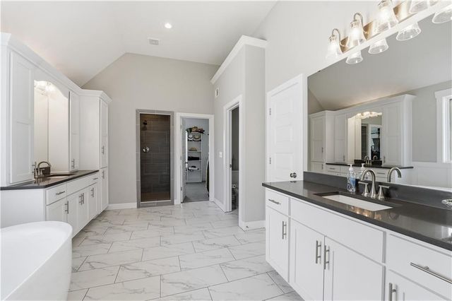 11300 N Michigan Avenue, Kansas City, MO 64155