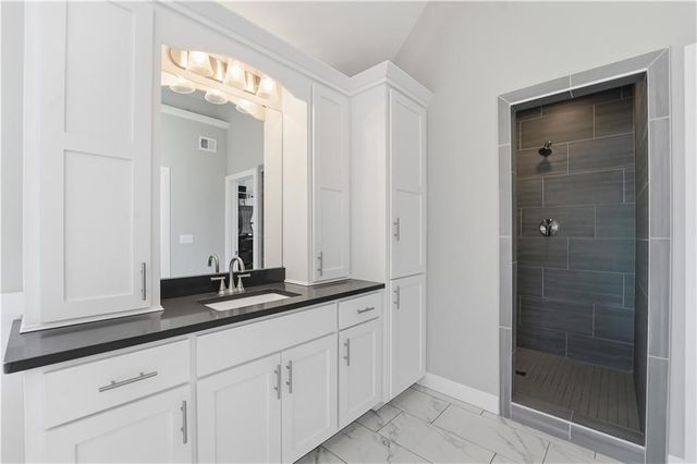 11300 N Michigan Avenue, Kansas City, MO 64155