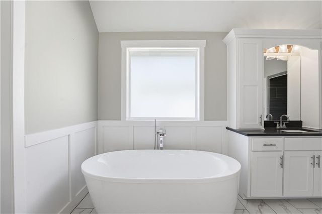 11300 N Michigan Avenue, Kansas City, MO 64155