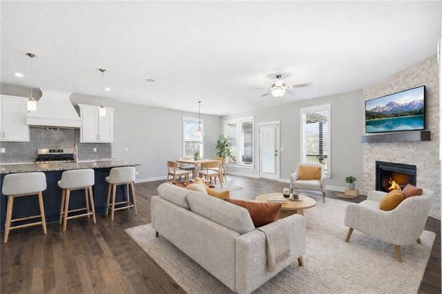 11300 N Michigan Avenue, Kansas City, MO 64155