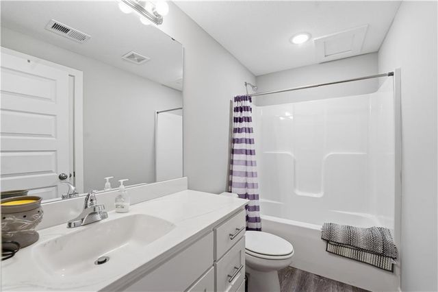 11300 N Michigan Avenue, Kansas City, MO 64155