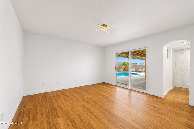 10819 W FRIER Drive, Glendale, AZ 85307
