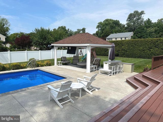 1701 WELLSLY RD, Dresher, PA 19025
