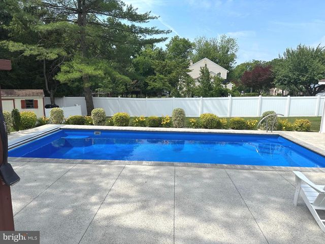 1701 WELLSLY RD, Dresher, PA 19025
