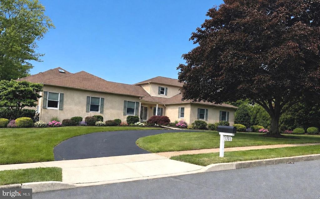 1701 WELLSLY RD, Dresher, PA 19025