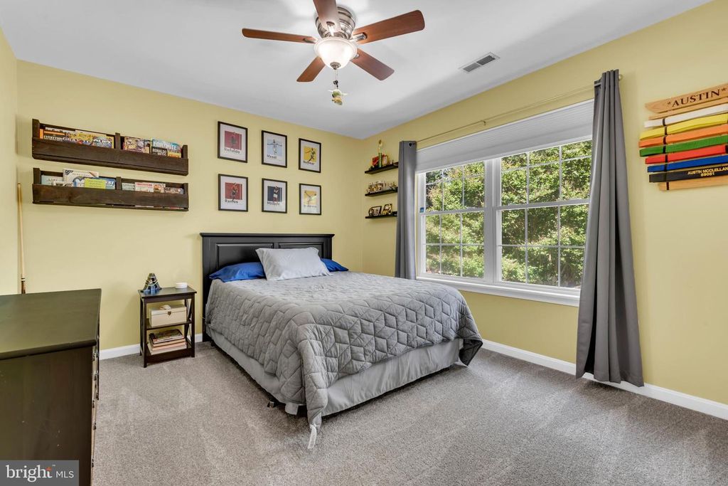 Image 10 of property listing at 1016 DOCKSER DR, Crownsville, MD 21032