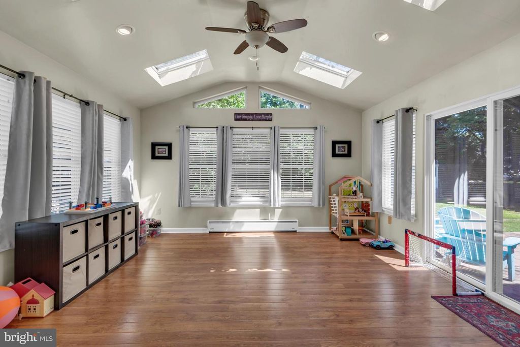 Image 22 of property listing at 1016 DOCKSER DR, Crownsville, MD 21032
