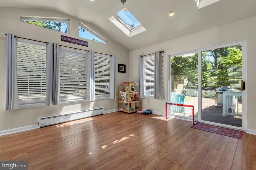 Image 23 of property listing at 1016 DOCKSER DR, Crownsville, MD 21032