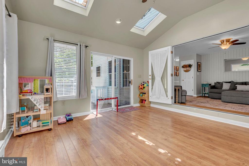 Image 24 of property listing at 1016 DOCKSER DR, Crownsville, MD 21032