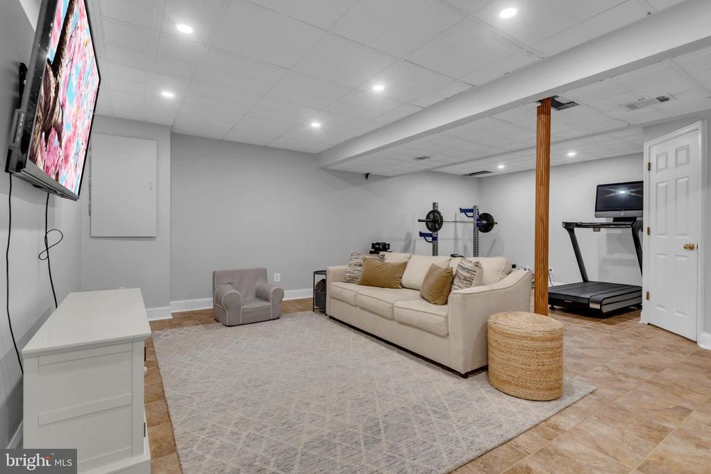 Image 35 of property listing at 1016 DOCKSER DR, Crownsville, MD 21032