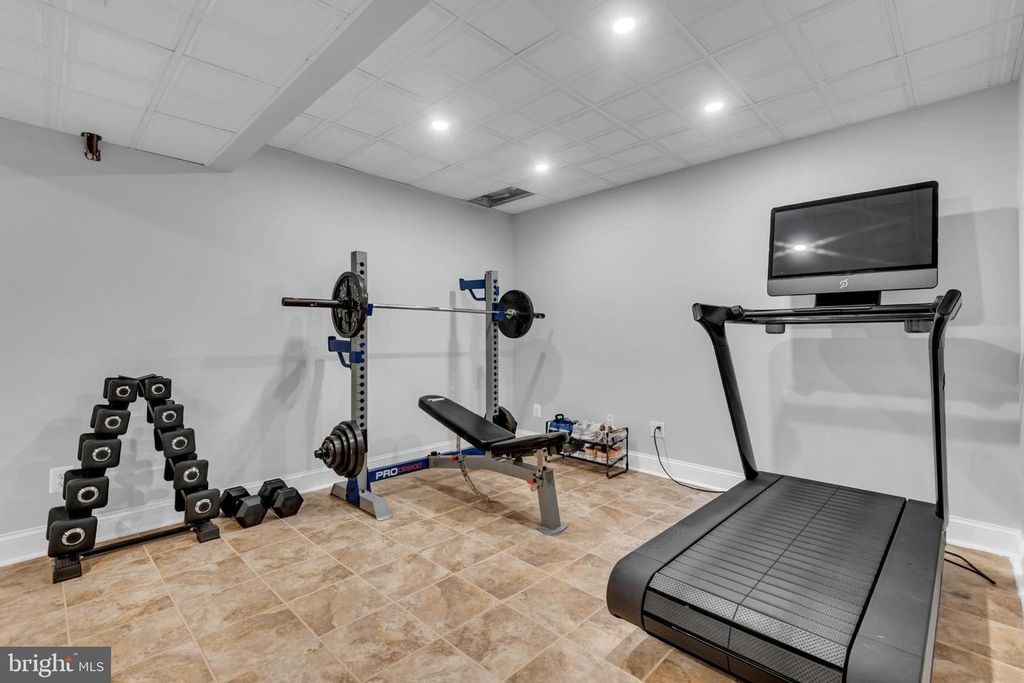 Image 37 of property listing at 1016 DOCKSER DR, Crownsville, MD 21032