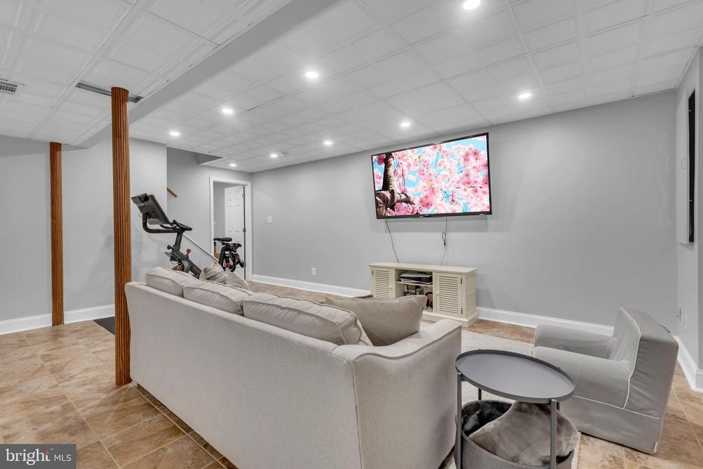 Image 38 of property listing at 1016 DOCKSER DR, Crownsville, MD 21032