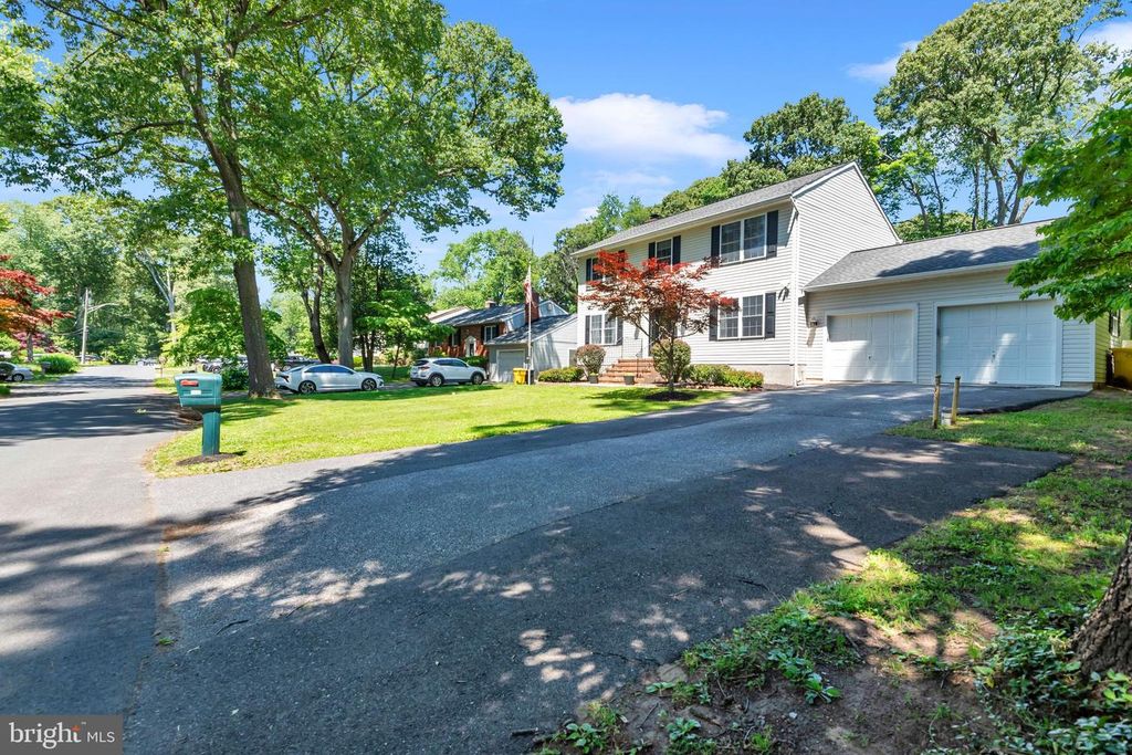 Image 4 of property listing at 1016 DOCKSER DR, Crownsville, MD 21032