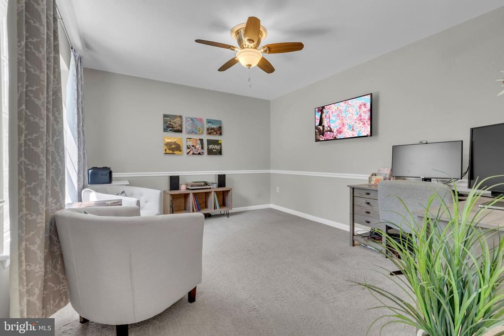 Image 7 of property listing at 1016 DOCKSER DR, Crownsville, MD 21032