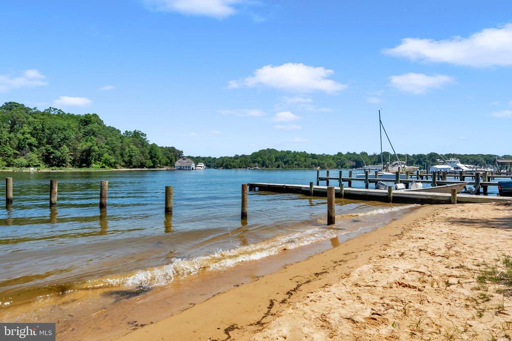 Image 77 of property listing at 1016 DOCKSER DR, Crownsville, MD 21032