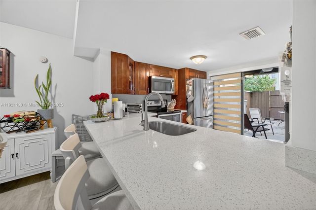 10425 SW 154th Ct 6, Miami, FL 33196