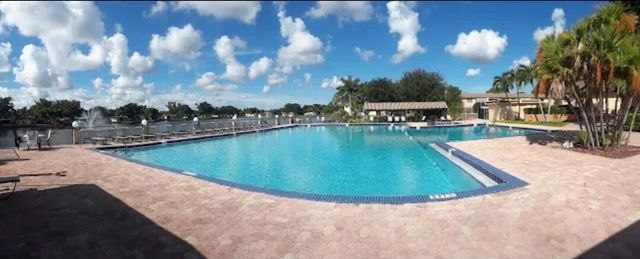 100 ASHBURY Road 206, Hollywood, FL 33024