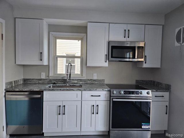 152 Highland Avenue, Clawson, MI 48017