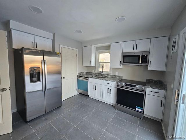 152 Highland Avenue, Clawson, MI 48017