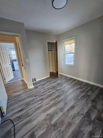 152 Highland Avenue, Clawson, MI 48017