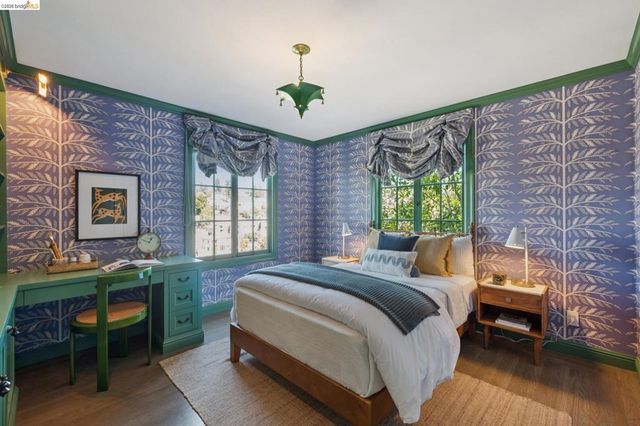 906 906 Paramount Rd, Oakland, CA 94610