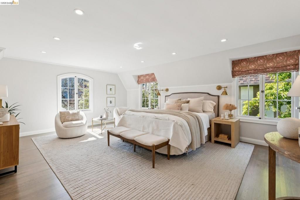 Image 29 of property listing at 906 906 Paramount Rd, Oakland, CA 94610